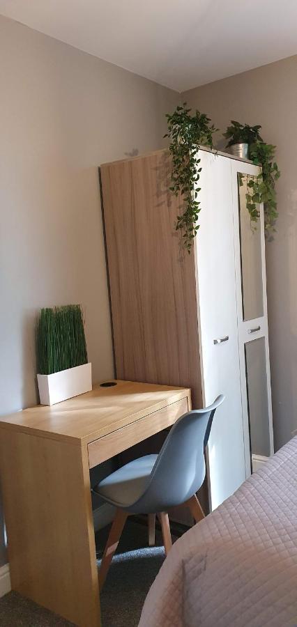 Darwin Stays - Service Accommodation In Newcastle Under Lyme City Centre Ngoại thất bức ảnh