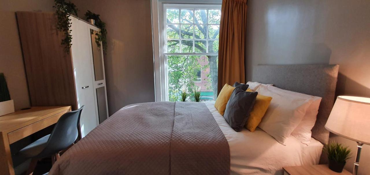 Darwin Stays - Service Accommodation In Newcastle Under Lyme City Centre Ngoại thất bức ảnh