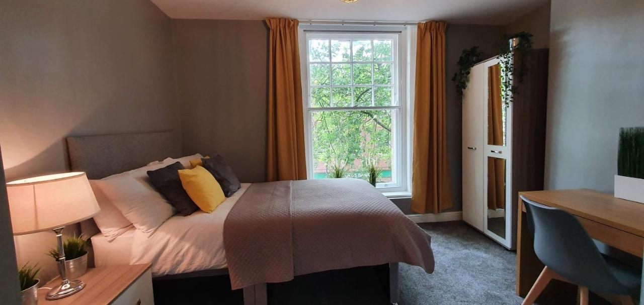 Darwin Stays - Service Accommodation In Newcastle Under Lyme City Centre Ngoại thất bức ảnh