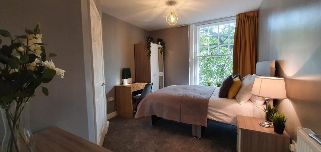 Darwin Stays - Service Accommodation In Newcastle Under Lyme City Centre Ngoại thất bức ảnh