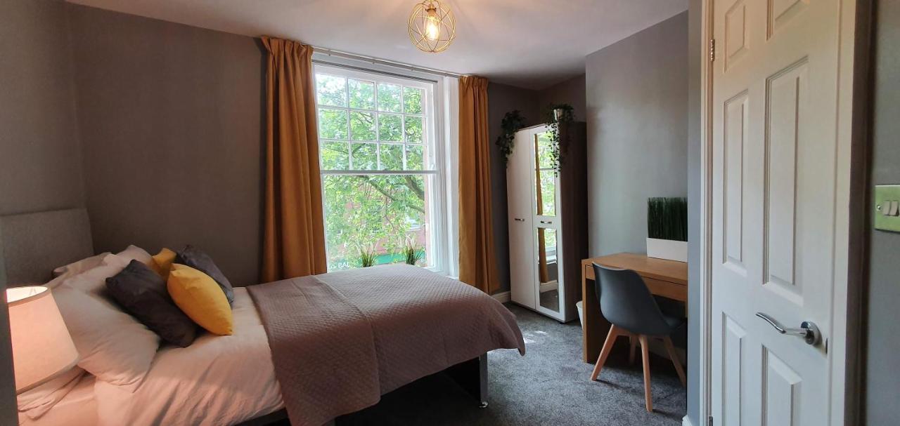 Darwin Stays - Service Accommodation In Newcastle Under Lyme City Centre Ngoại thất bức ảnh