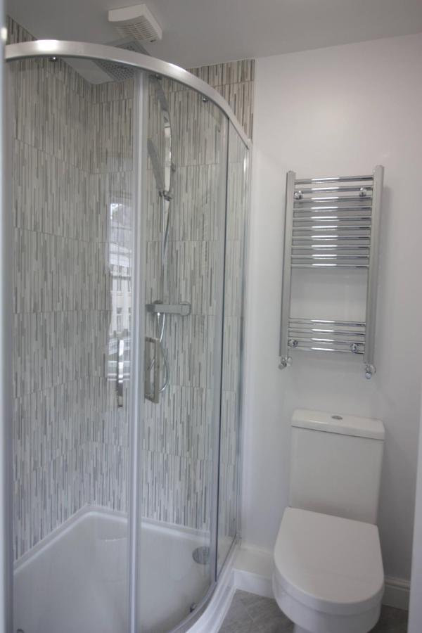 Darwin Stays - Service Accommodation In Newcastle Under Lyme City Centre Ngoại thất bức ảnh