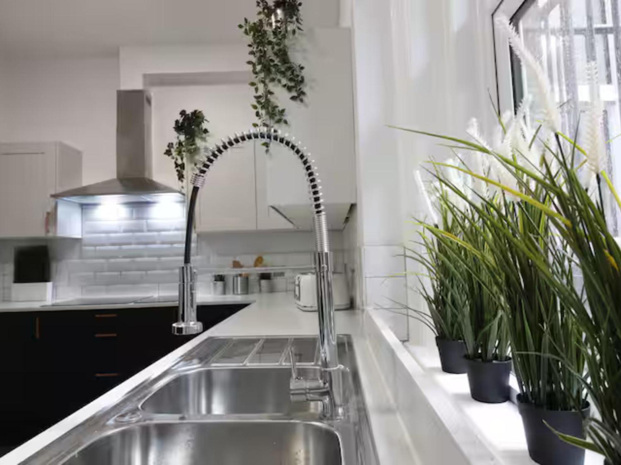 Darwin Stays - Service Accommodation In Newcastle Under Lyme City Centre Ngoại thất bức ảnh