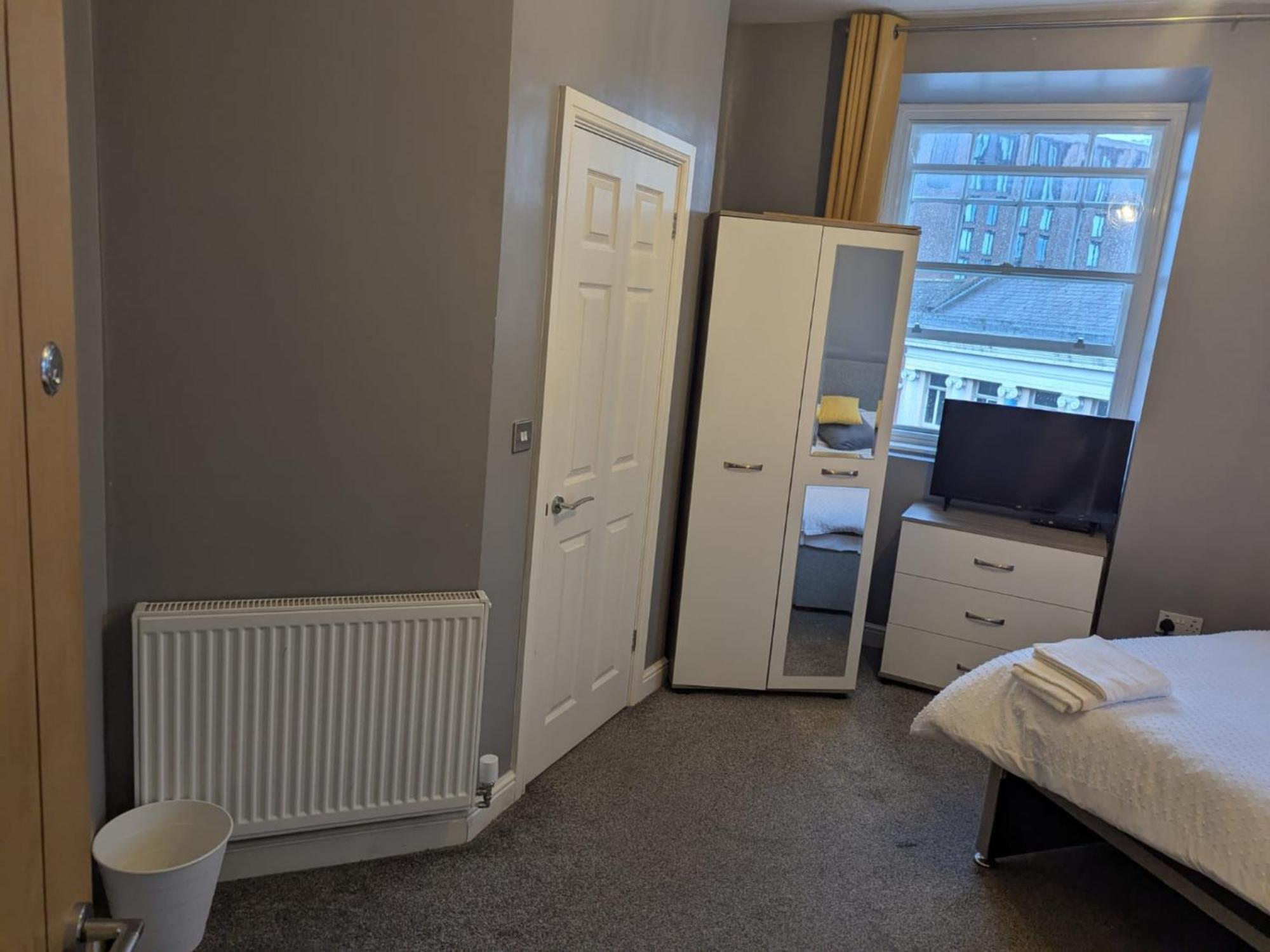 Darwin Stays - Service Accommodation In Newcastle Under Lyme City Centre Ngoại thất bức ảnh