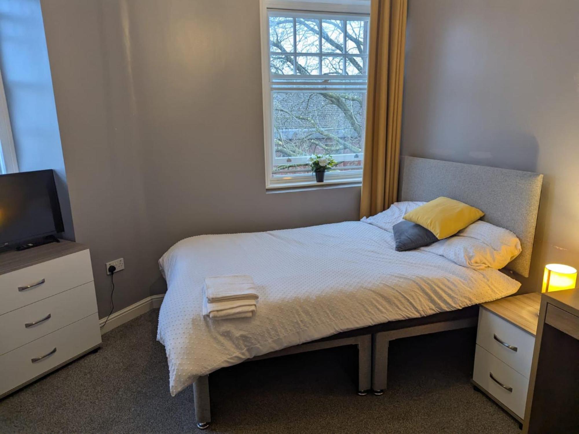 Darwin Stays - Service Accommodation In Newcastle Under Lyme City Centre Ngoại thất bức ảnh