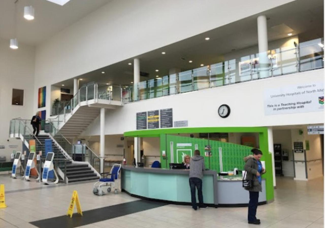 Darwin Stays - Service Accommodation In Newcastle Under Lyme City Centre Ngoại thất bức ảnh