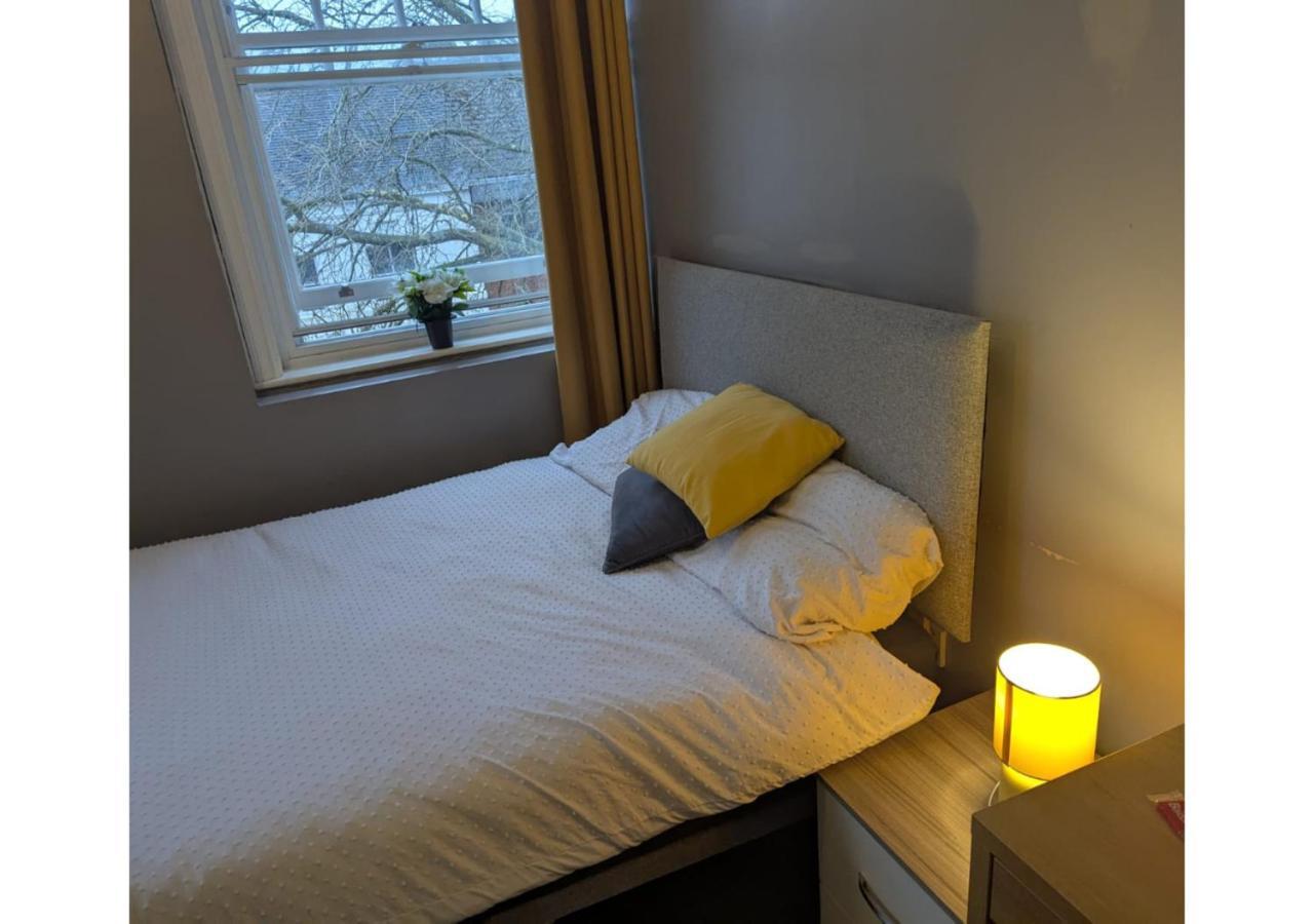 Darwin Stays - Service Accommodation In Newcastle Under Lyme City Centre Ngoại thất bức ảnh