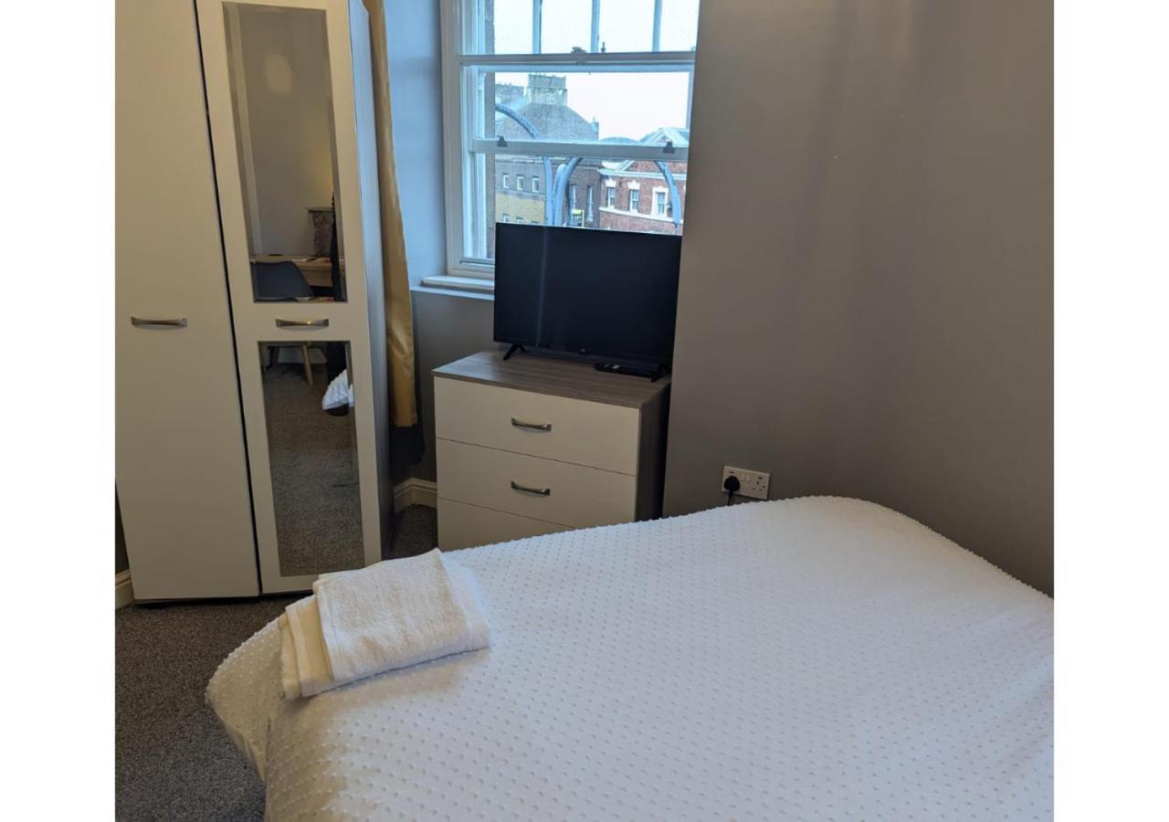 Darwin Stays - Service Accommodation In Newcastle Under Lyme City Centre Ngoại thất bức ảnh