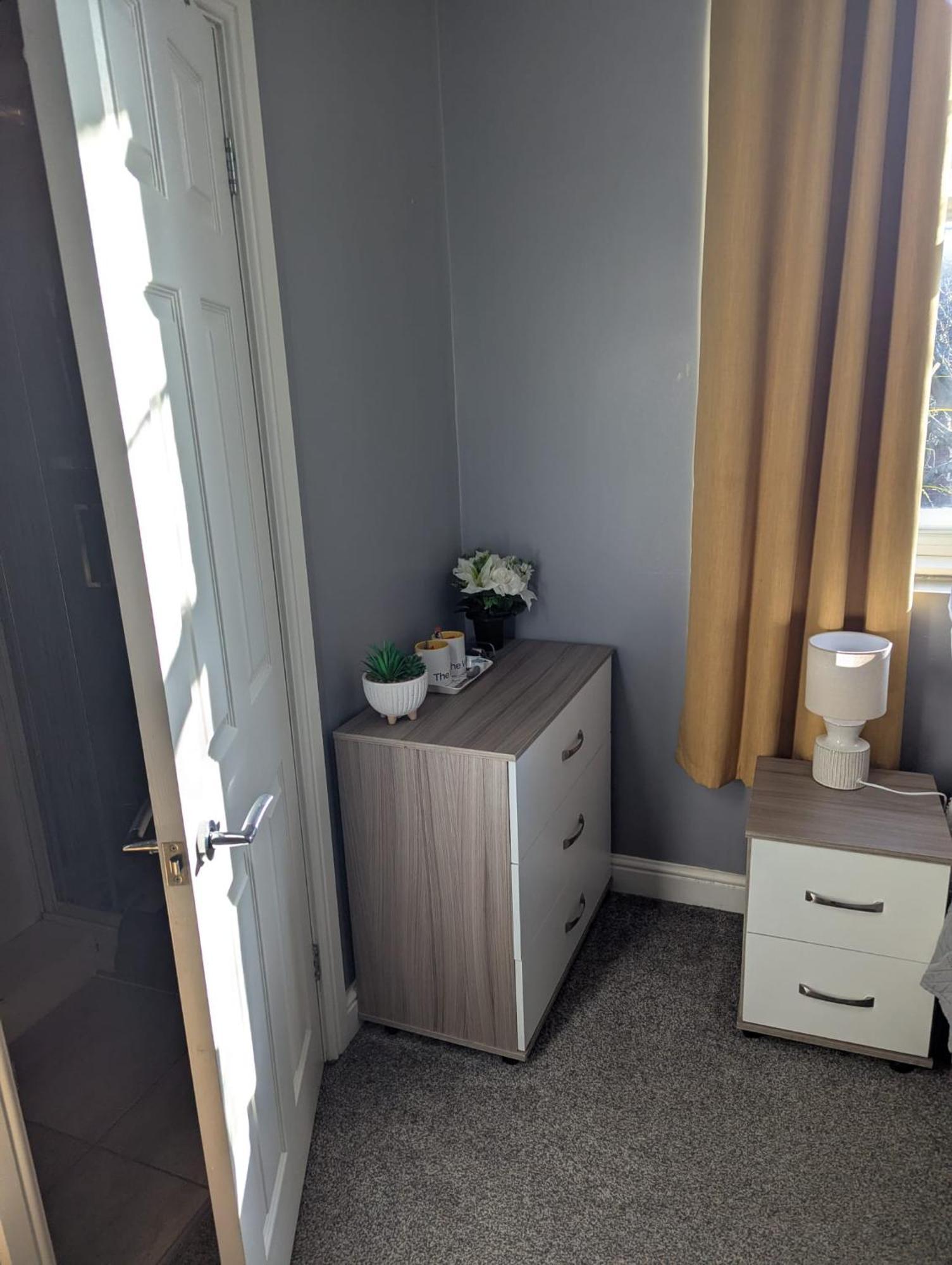Darwin Stays - Service Accommodation In Newcastle Under Lyme City Centre Ngoại thất bức ảnh