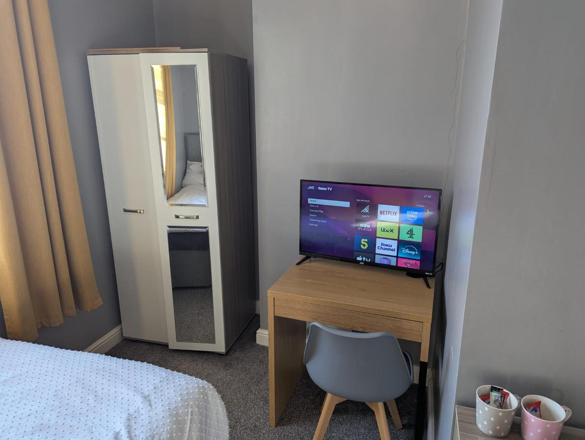 Darwin Stays - Service Accommodation In Newcastle Under Lyme City Centre Ngoại thất bức ảnh